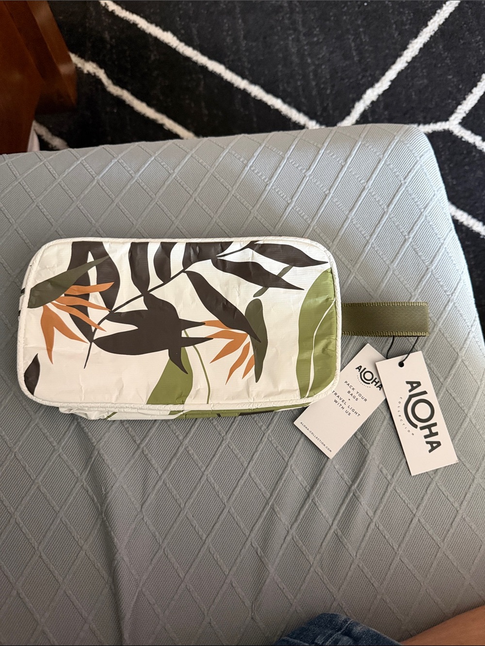 ALOHAS Green, Olive & White Tropical Print Wristlet Clutch
